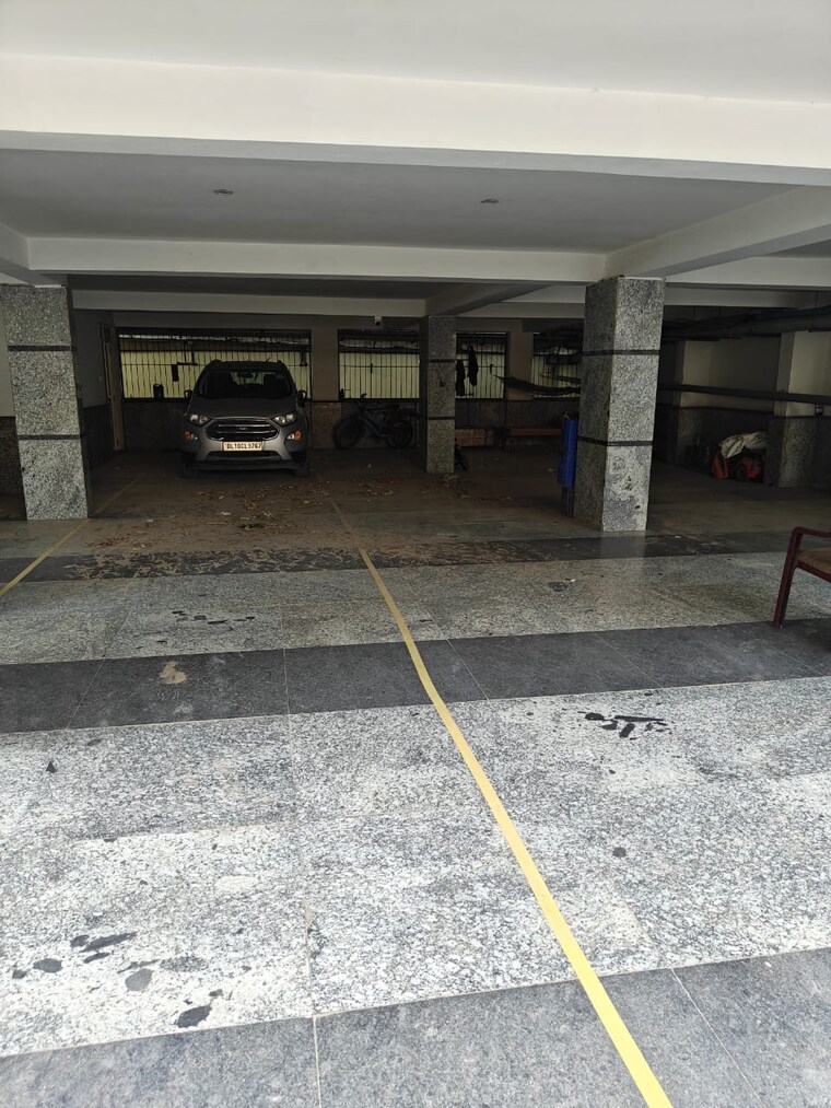  Parking, sector 56 4 Bedroom 360 Sq.Yd. Builder Floor In Sector 56 Gurgaon 8711129
