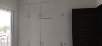 Furnished Amenities in 3 BHK Builder Floor at Smart World Orchard, Sector 61 – for Rent