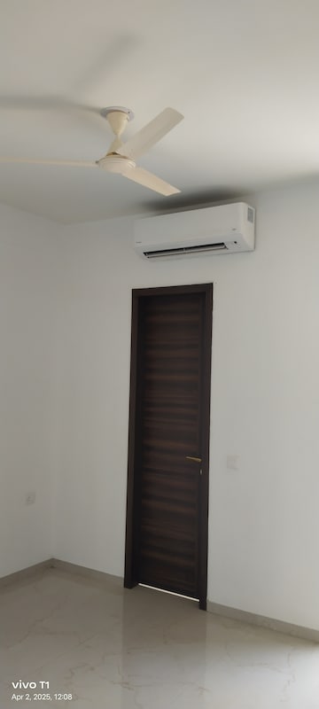 Furnished Amenities in 3.5 BHK Builder Floor at Smart World Orchard, Sector 61 – for Rent