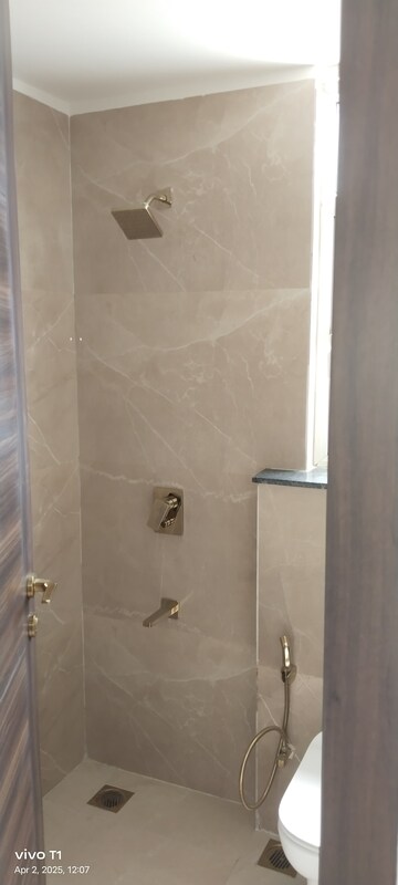 Bathroom in 3.5 BHK Builder Floor at Smart World Orchard, Sector 61 – for Rent