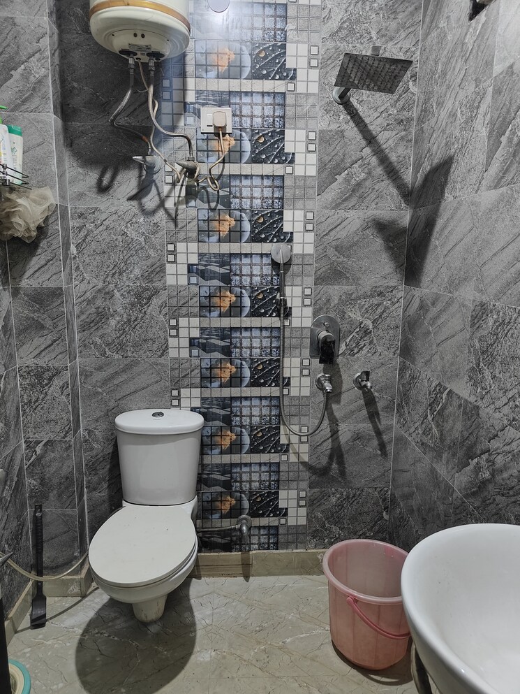 Bathroom, rohini sector 3 2 Bedroom 900 Sq.Ft. Builder Floor In Rohini Sector 3 Delhi 8711228