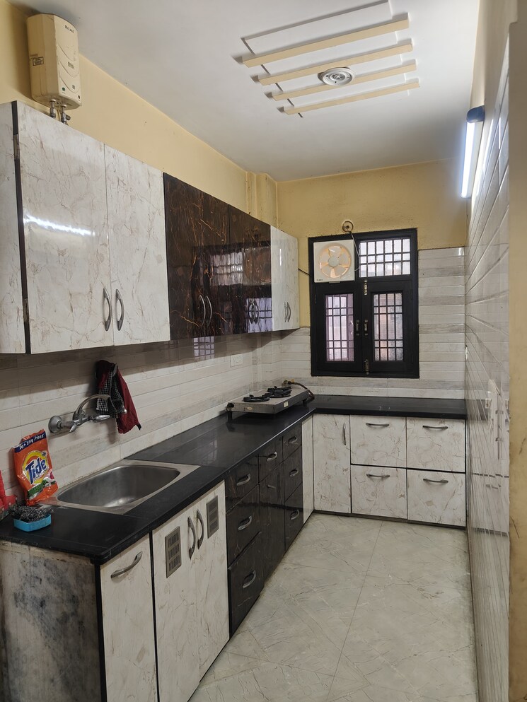 Kitchen, rohini sector 3 2 Bedroom 900 Sq.Ft. Builder Floor In Rohini Sector 3 Delhi 8711228
