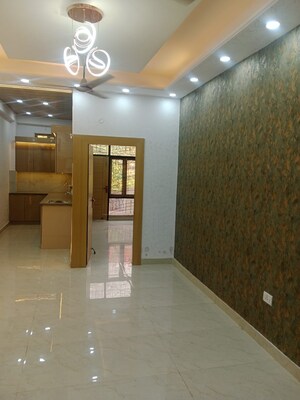 Room in 4 BHK Builder Floor at Gyan Khand ii – for Sale