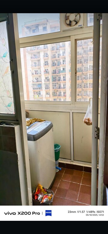 Bathroom in 2.5 BHK Apartment at Aims Golf City, Sector 75 – for Rent