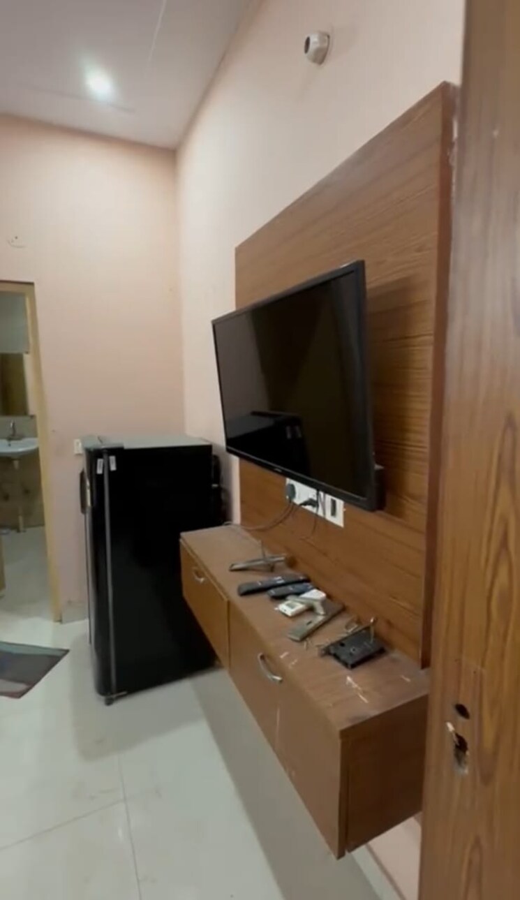 undefined, dlf-city-phase-iii 1 RK 275 Sq.Ft. Apartment In Sector 24 Gurgaon 8711357