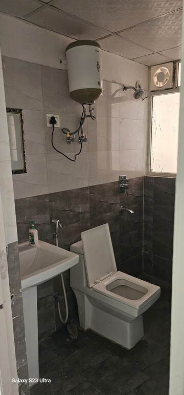 2 BHK Apartment For Rent in Supertech Czar Suites, Omicron I Greater Noida