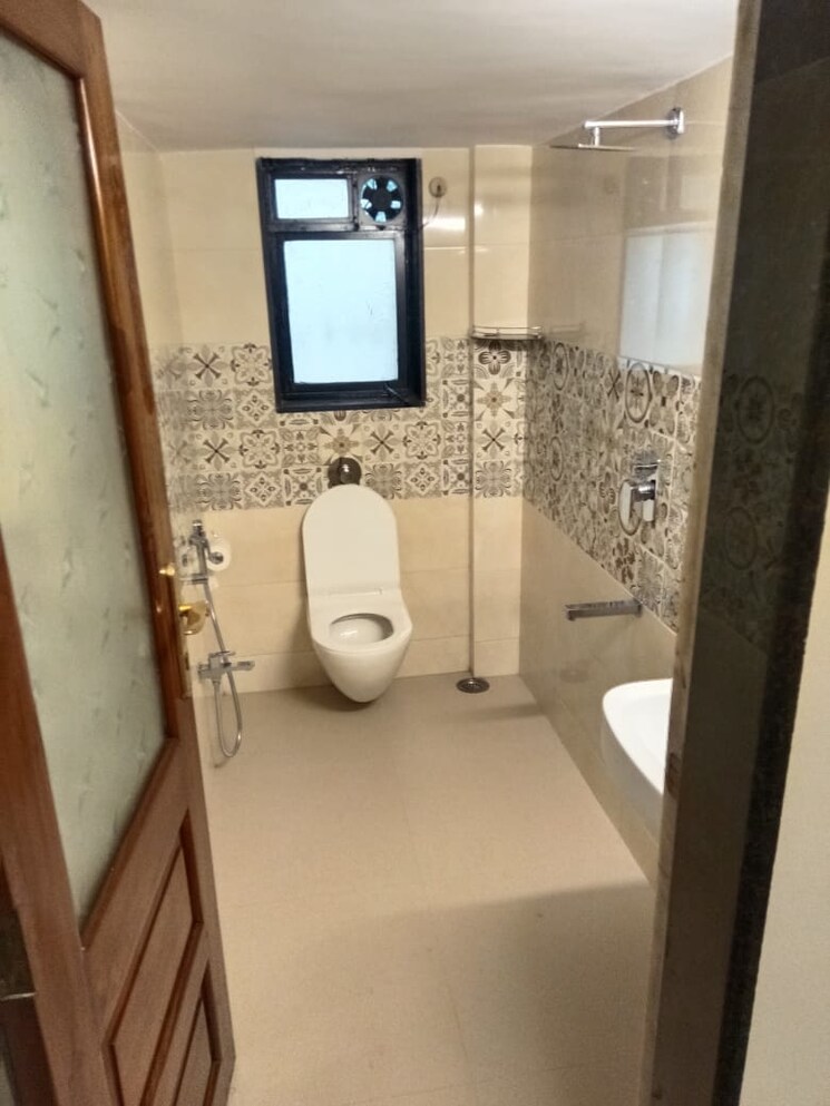 Bathroom, manju-mahal-apartment 2 Bedroom 1200 Sq.Ft. Apartment In Pali Hill Mumbai 8711309