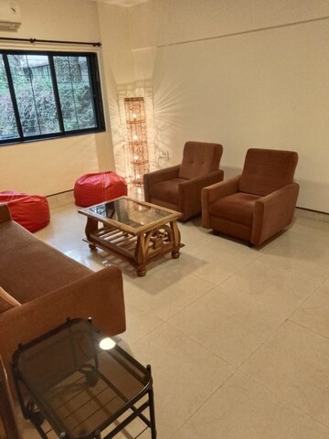Living Room in 2 BHK Apartment at Manju Mahal Apartment, Pali Hill – for Rent
