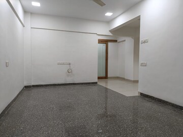 2 BHK Apartment For Rent in Vikram Apartments, Khar West