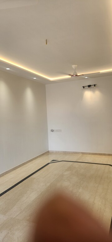 Furnished Amenities in 2 BHK Apartment at Samartha Deep, Andheri West – for Rent