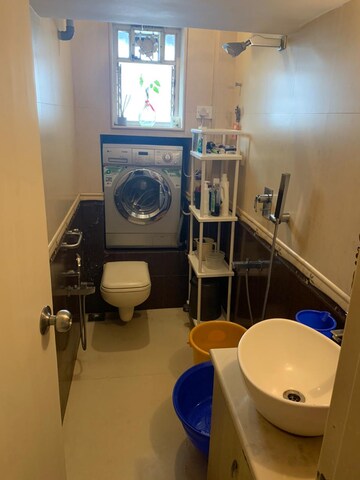 Team Area in 2 BHK Apartment at Highland CHS, Pali Hill – for Rent