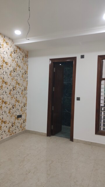 Room in 3 BHK Builder Floor at Fidato Honour Homes, Sector 89 – for Sale