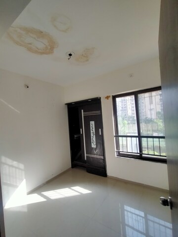 Room in 1.5 BHK Apartment at Rustomjee Avenue D1, Virar West – for Rent