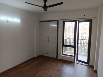 Room in 3 BHK Apartment at Logix Blossom County, Sector 137 – for Rent