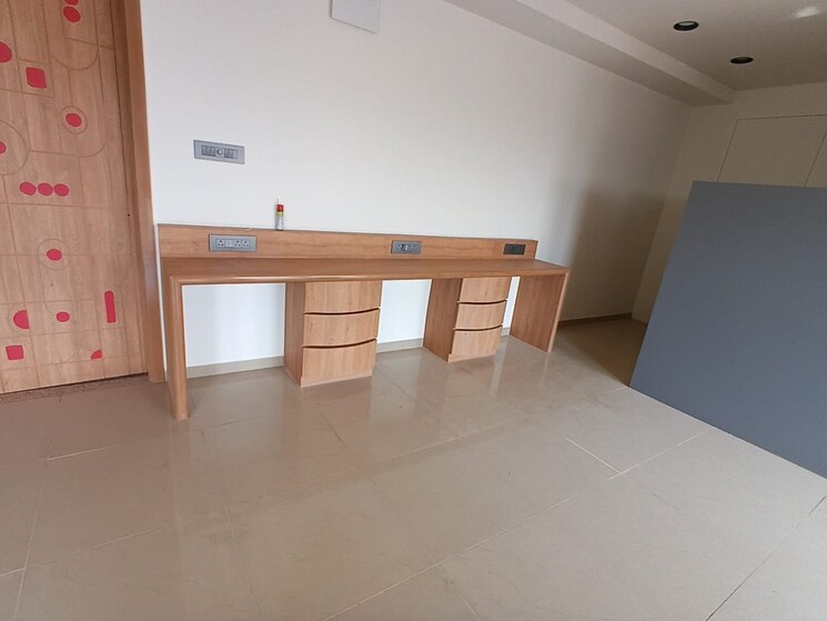 Room, ashram road Commercial Office Space 550 Sq.Ft. In Ashram Road Ahmedabad 8711372