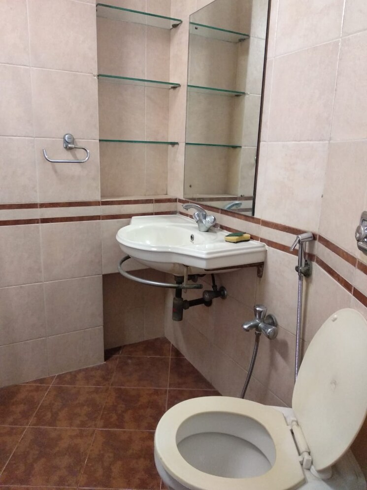 Bathroom, bandra west 2 Bedroom 900 Sq.Ft. Apartment In Bandra West Mumbai 8711377