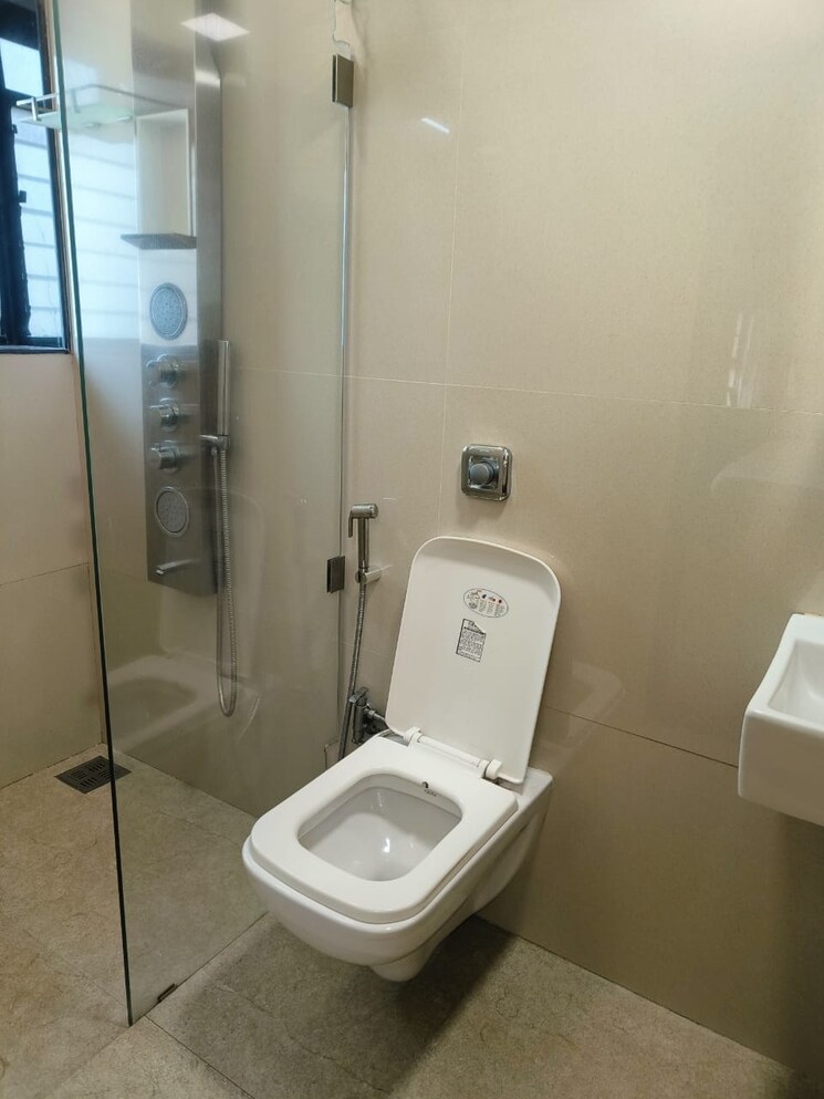 Bathroom, seema-apartment-bandra 2 Bedroom 825 Sq.Ft. Apartment In Bandra West Mumbai 8711425