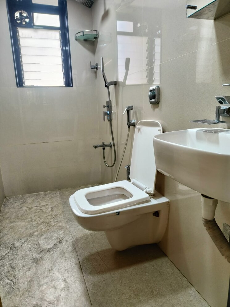 Bathroom, seema-apartment-bandra 2 Bedroom 825 Sq.Ft. Apartment In Bandra West Mumbai 8711425
