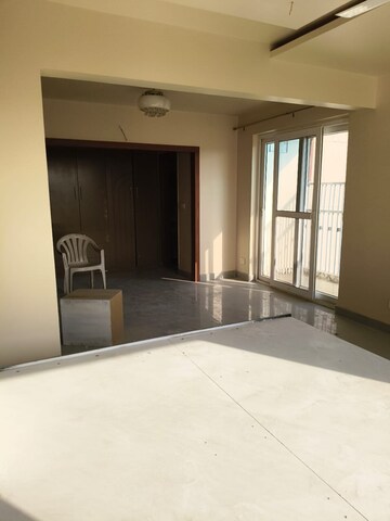 Room in 5 BHK Apartment at Logix Blossom County, Sector 137 – for Rent