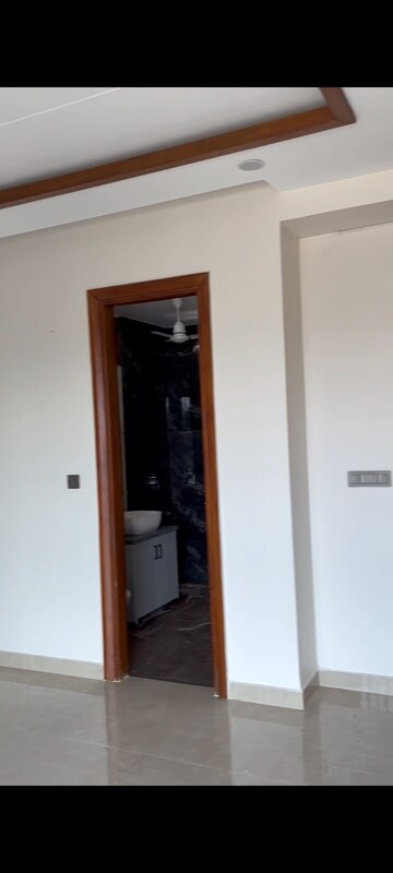 Furnished Amenities in 4 BHK Builder Floor at Sector 85 – for Sale