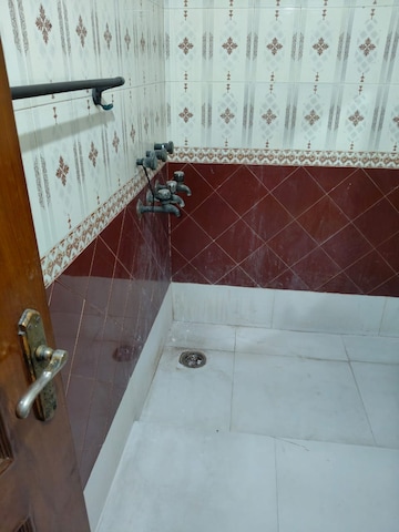 Bathroom in 3 BHK Villa at RWA Apartments Sector 41, Sector 41 – for Rent