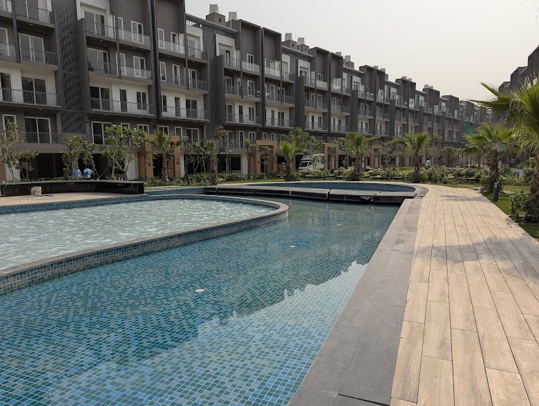 3.5 BHK + Extra Room Apartment For Sale in Smart World Orchard