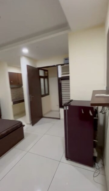 Team Area in 1 BHK Apartment at DLF City Phase III, Sector 24 – for Rent
