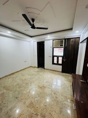 Room in 3 BHK Builder Floor at RWA Residential Society Sector 46, Sector 46 – for Rent