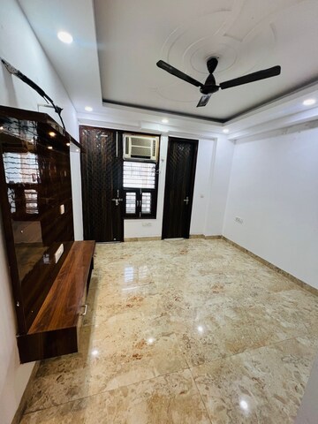 Room in 3 BHK Builder Floor at RWA Residential Society Sector 46, Sector 46 – for Rent