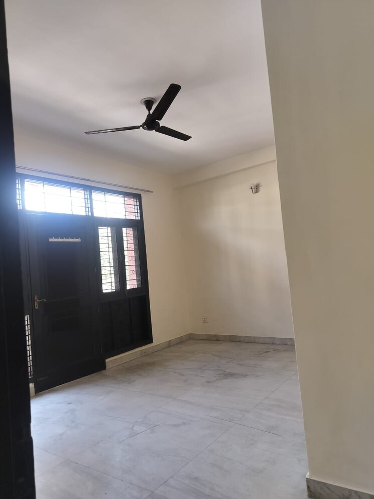 Room, sector 116 2 Bedroom 1200 Sq.Ft. Builder Floor In Sector 116 Noida 8711625