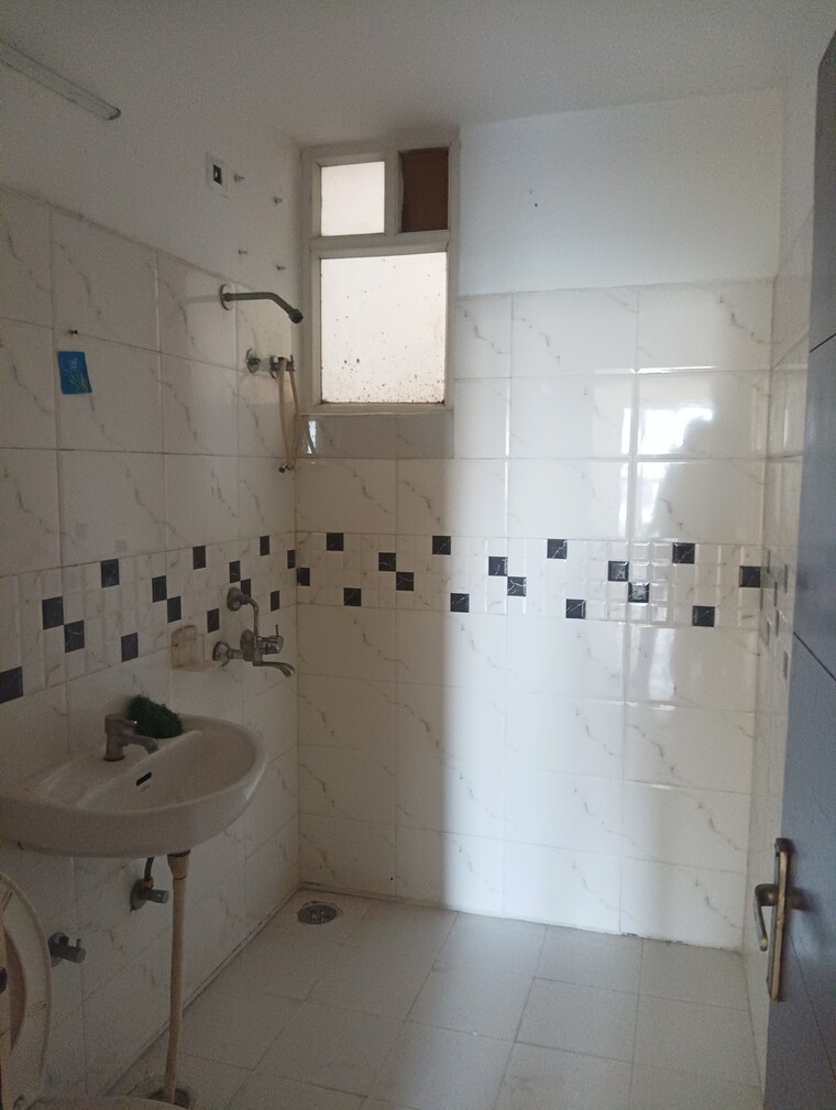 Bathroom, green-valley-heights 3 Bedroom 1830 Sq.Ft. Apartment In Dhakoli Zirakpur 8711672