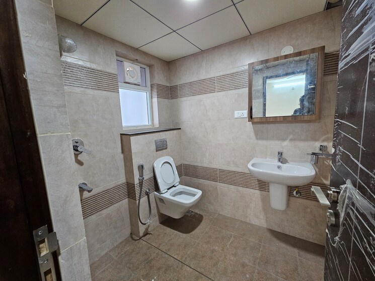Bathroom, niharika-skyline 3 Bedroom 2150 Sq.Ft. Apartment In Khajaguda Hyderabad 8711567