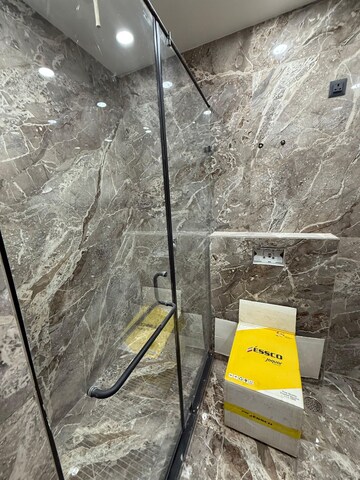 Bathroom in 4 BHK Builder Floor at Mall Fifty One, Sector 51 – for Rent