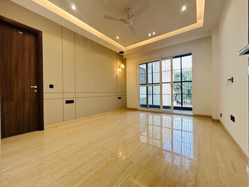 Room in 3 BHK Builder Floor at Saurabh Niwas, Sector 40 – for Rent