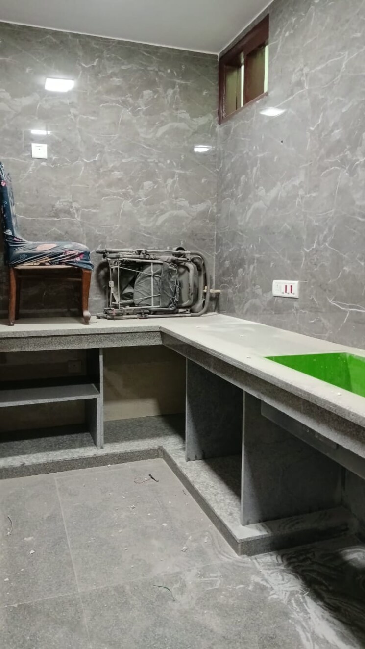 Balcony, kalkaji 2 Bedroom 100 Sq.Yd. Builder Floor In Kalkaji Delhi 8711947