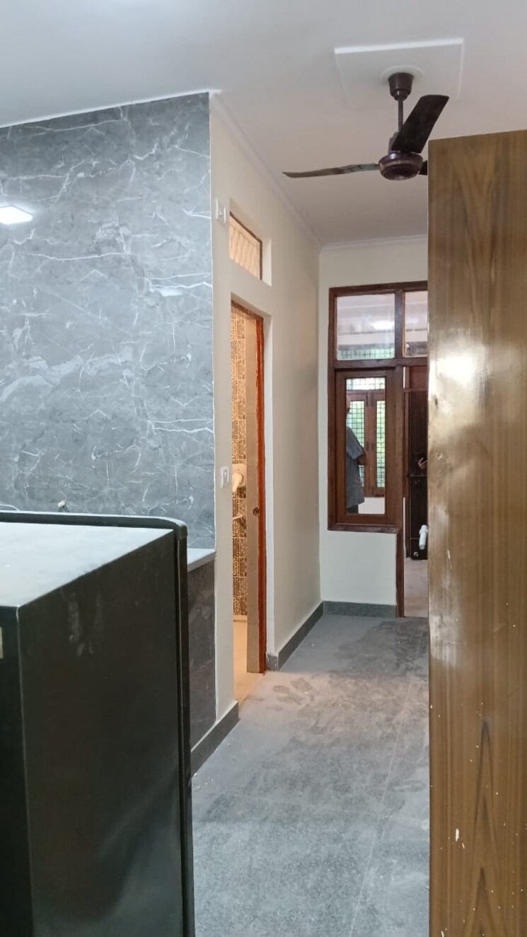 Room, kalkaji 2 Bedroom 100 Sq.Yd. Builder Floor In Kalkaji Delhi 8711947