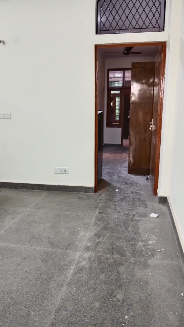 Room, kalkaji 2 Bedroom 100 Sq.Yd. Builder Floor In Kalkaji Delhi 8711947