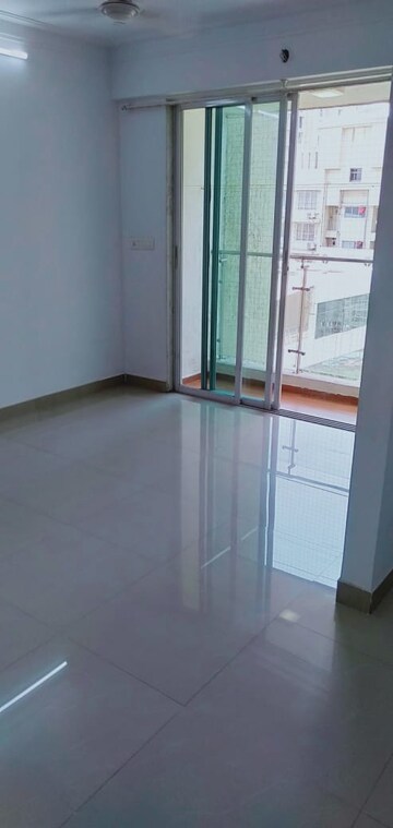 Room in 2 BHK Apartment at Nahar Amrit Shakti Water Lily And White Lily, Chandivali – for Rent