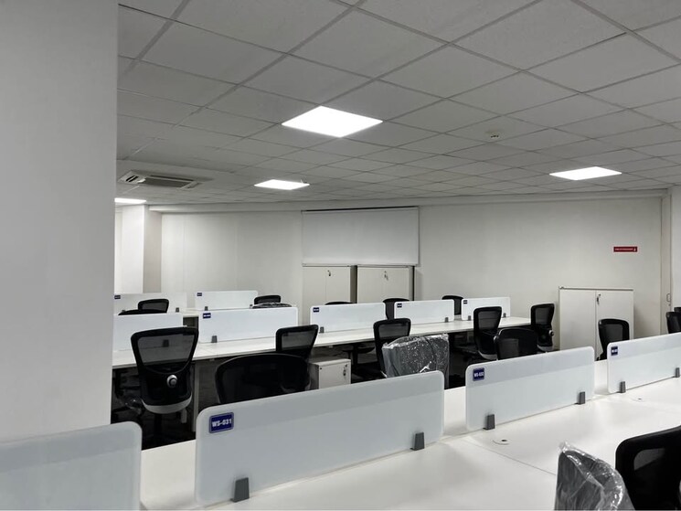 Team Area, vijay nagar Commercial Office Space 2000 Sq.Ft. In Vijay Nagar Indore 8711955