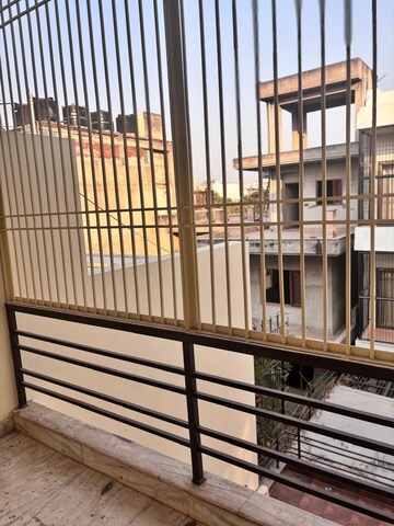 Balcony in 3 BHK Builder Floor at Saurabh Niwas, Sector 40 – for Rent