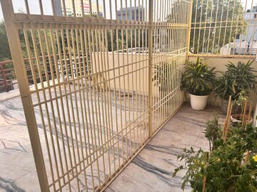 Balcony in 3 BHK Builder Floor at Saurabh Niwas, Sector 40 – for Rent