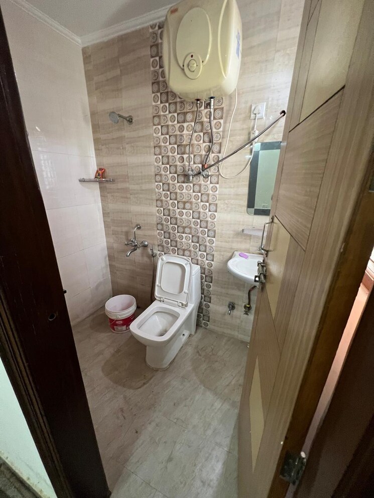 Bathroom, the-grand 2 Bedroom 1800 Sq.Ft. Builder Floor In Sector 52 Gurgaon 8712070