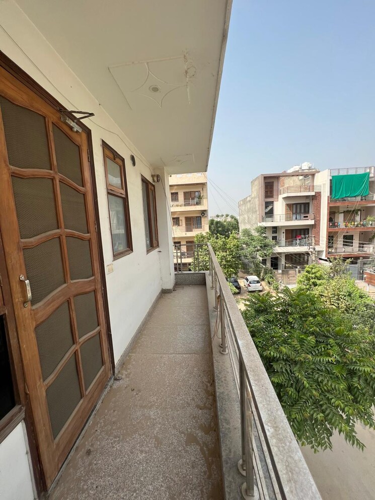 Balcony, the-grand 2 Bedroom 1800 Sq.Ft. Builder Floor In Sector 52 Gurgaon 8712070