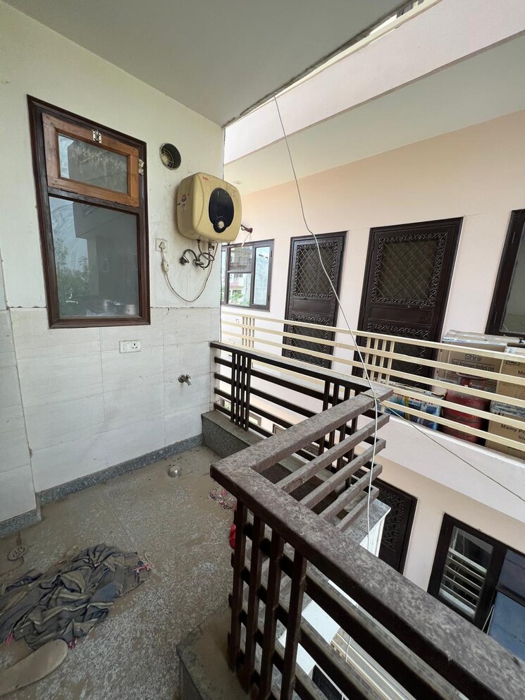 Balcony, the-grand 2 Bedroom 1800 Sq.Ft. Builder Floor In Sector 52 Gurgaon 8712070