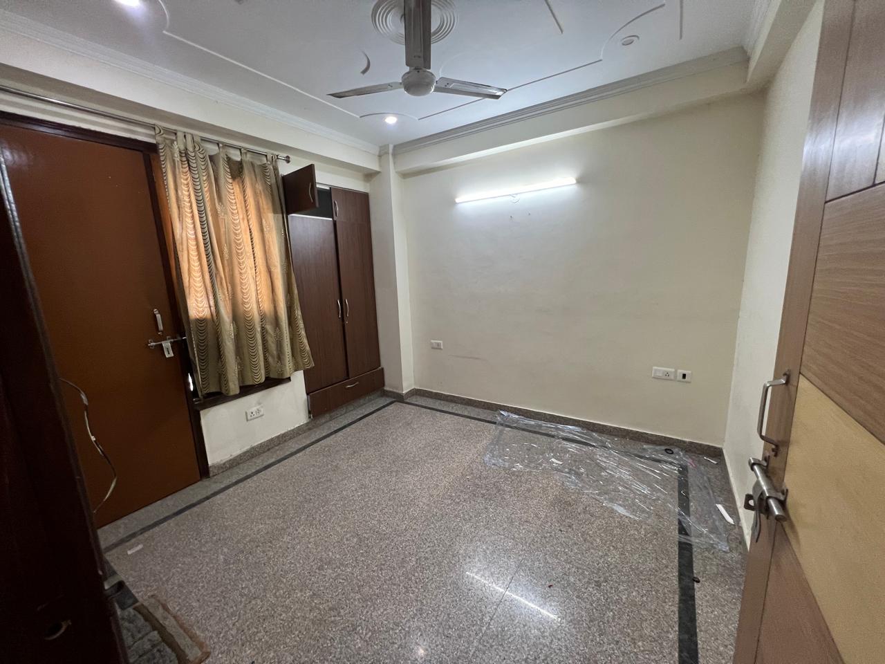 2 BHK + Servant Room Builder Floor For Rent in The Grand