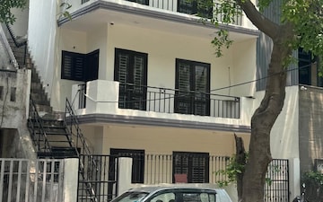 2 BHK Builder Floor For Rent in Dlf Phase ii