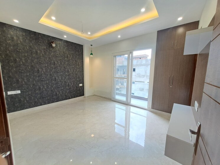 Room, ip extension 3 Bedroom 1300 Sq.Ft. Apartment In Ip Extension Delhi 8712394