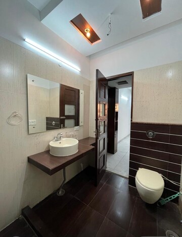 Bathroom in 6 BHK Independent House at Omaxe New Chandigarh, North Mullanpur – for Rent