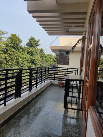 Balcony in 3 BHK Builder Floor at Saurabh Niwas, Sector 40 – for Rent