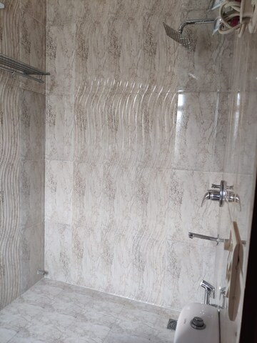 Bathroom in 3 BHK Builder Floor at Saurabh Niwas, Sector 40 – for Rent
